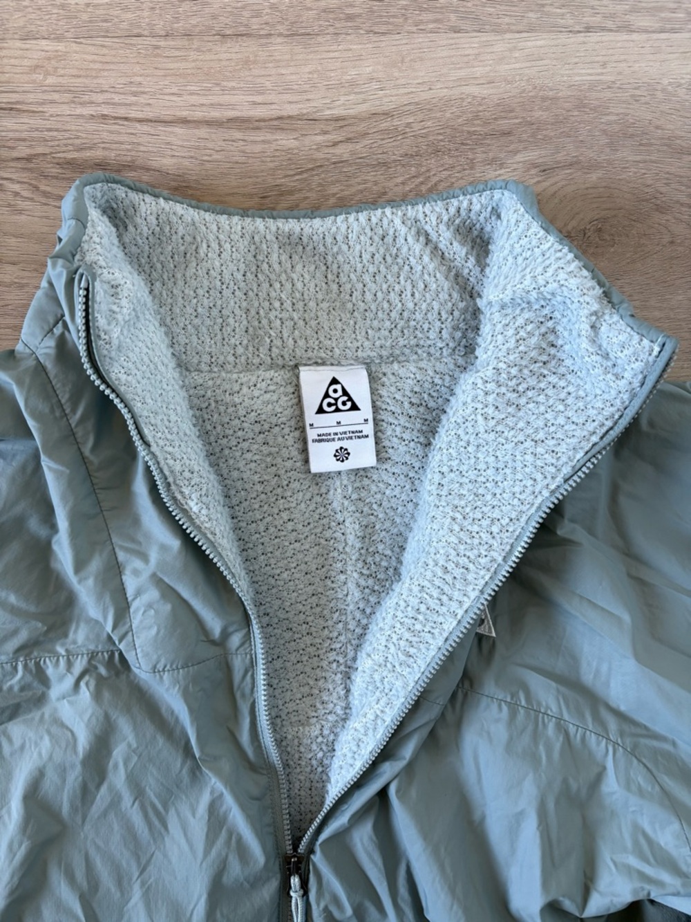 Nike ACG Jacket - Picture 2 of 4